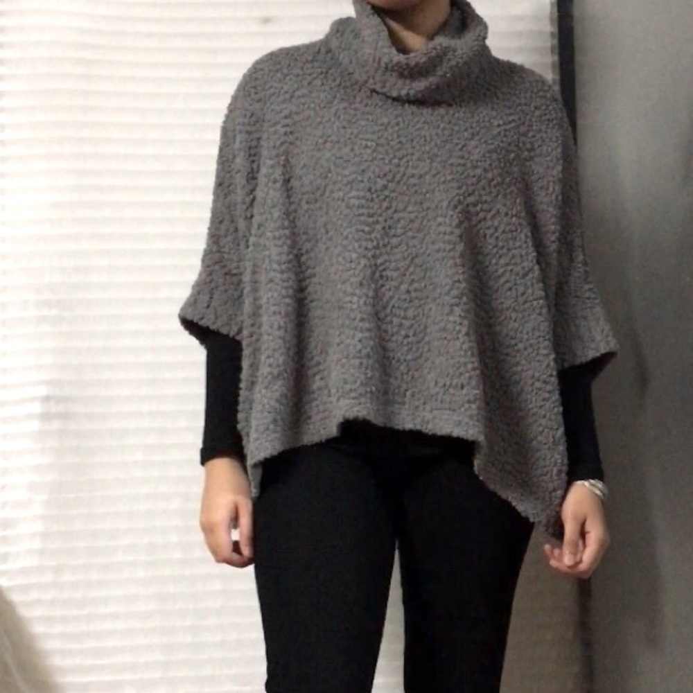 ROMEO & JULIET COUTURE Gray Cowl Neck Popcorn Knit Pullover Sweater
